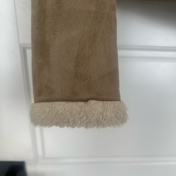 Cropped beige faux suede and shearling jacket - Picture 2 of 3